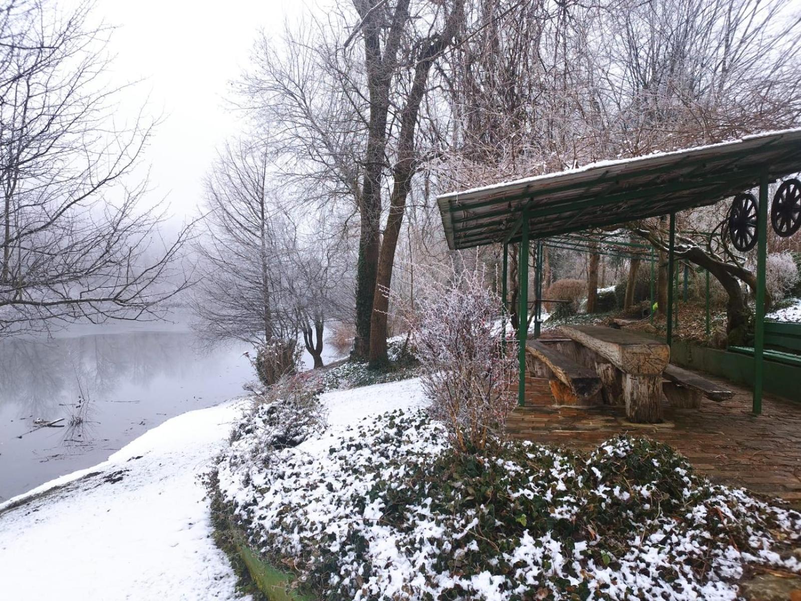 Rajski Vrt - Lake House - Paradise Garden Sisak Eksteriør billede